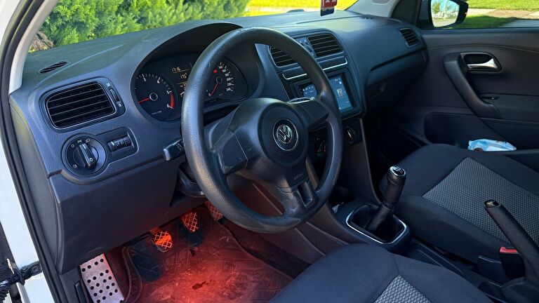 VOLKSWAGEN POLO