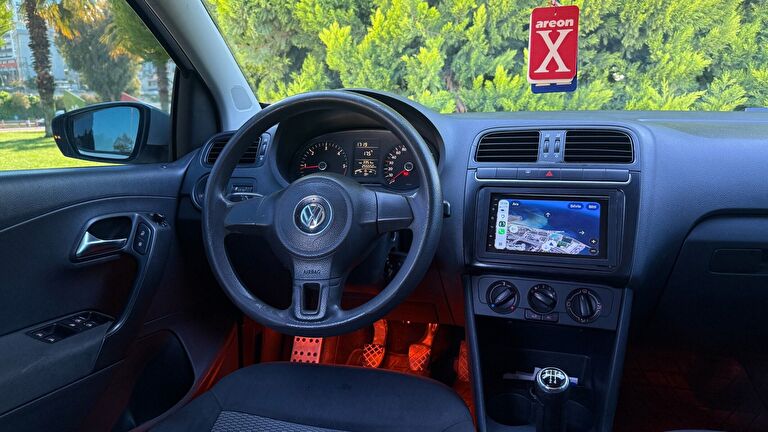 VOLKSWAGEN POLO