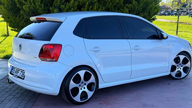 VOLKSWAGEN POLO