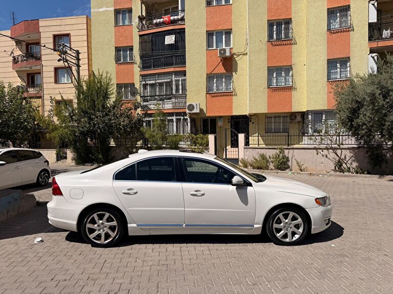 VOLVO S80