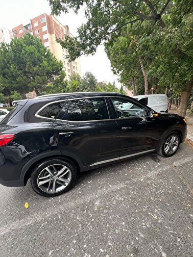 MG HS