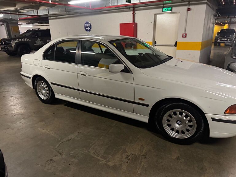 BMW 5 SERISI