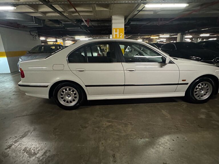 BMW 5 SERISI