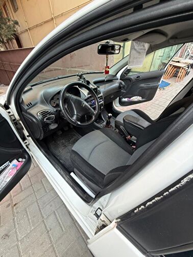 PEUGEOT 206