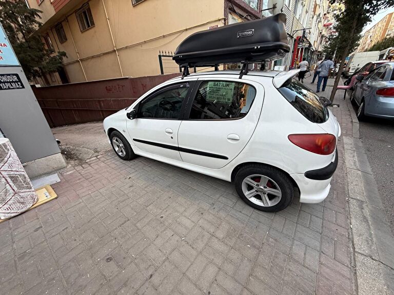 PEUGEOT 206