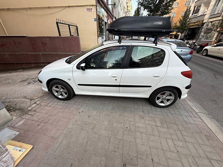 PEUGEOT 206