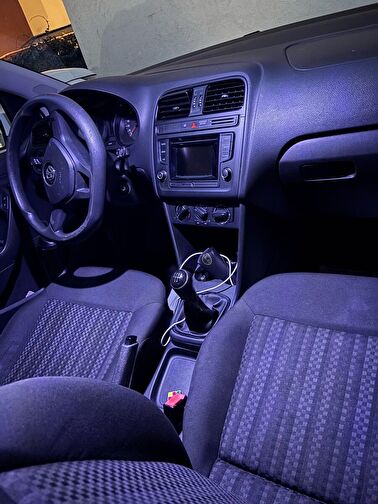 VOLKSWAGEN POLO