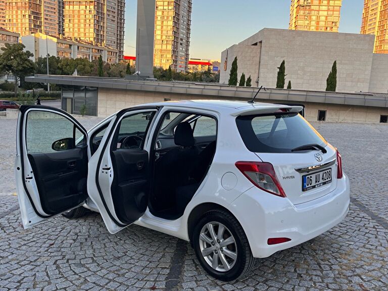 TOYOTA YARIS