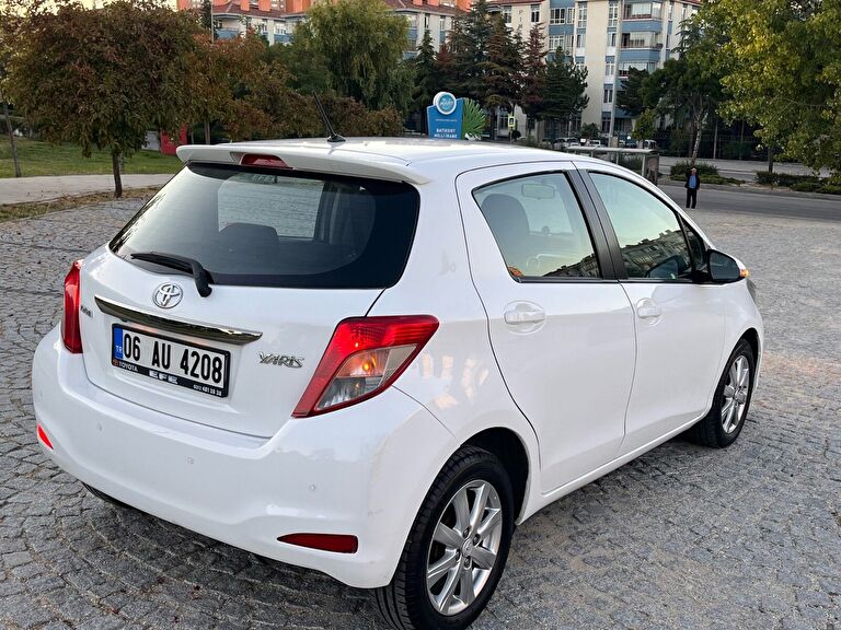 TOYOTA YARIS