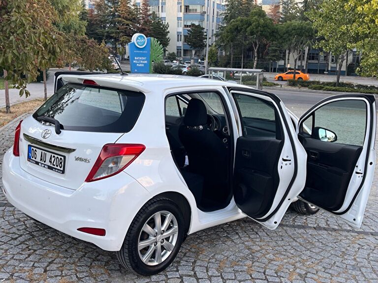 TOYOTA YARIS