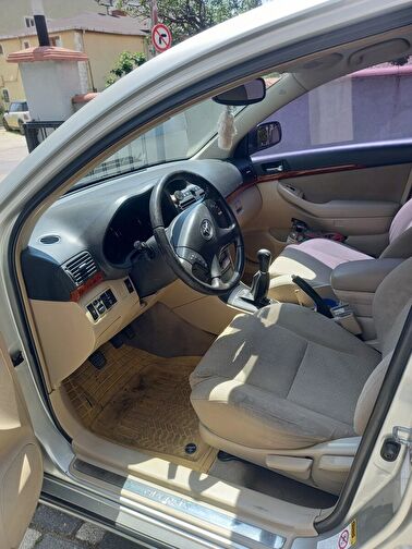 TOYOTA AVENSIS