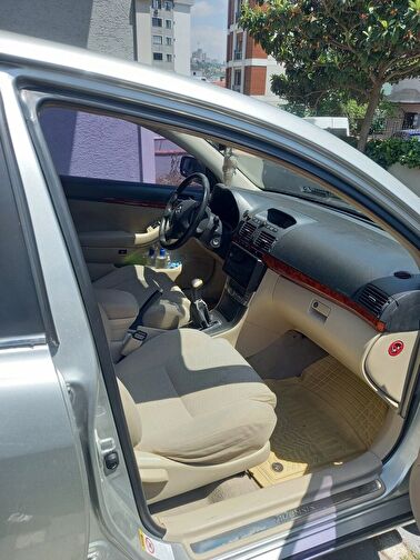 TOYOTA AVENSIS