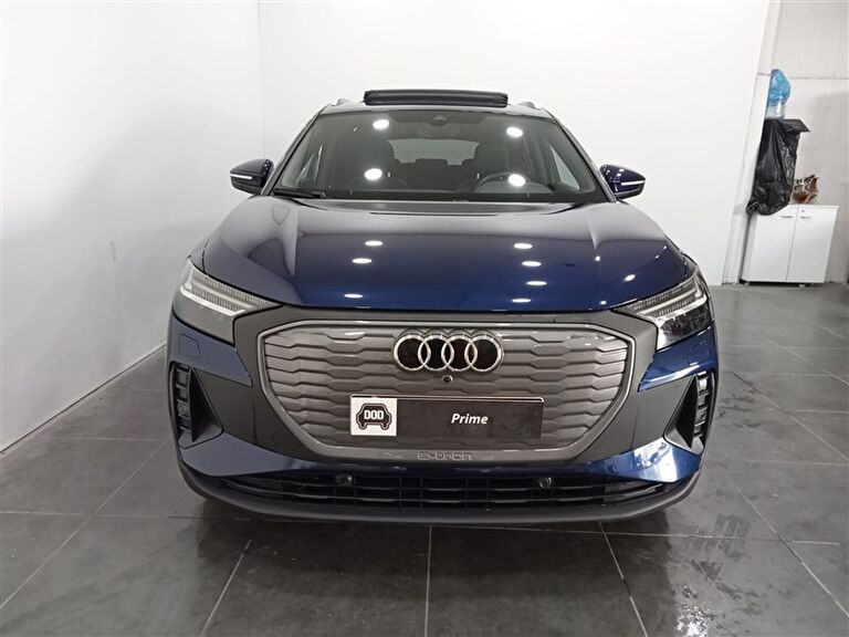 AUDI Q4
