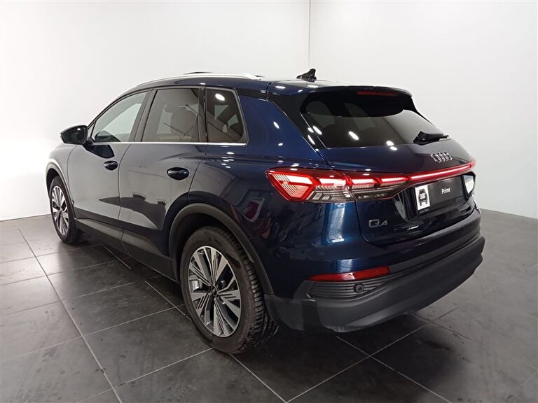 AUDI Q4