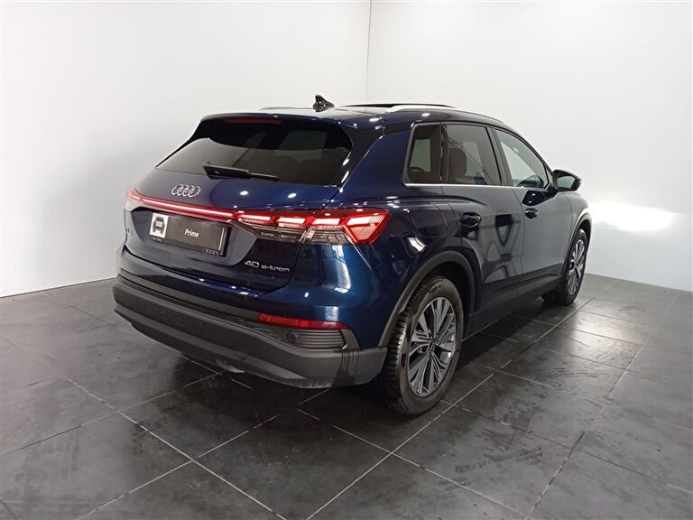 AUDI Q4
