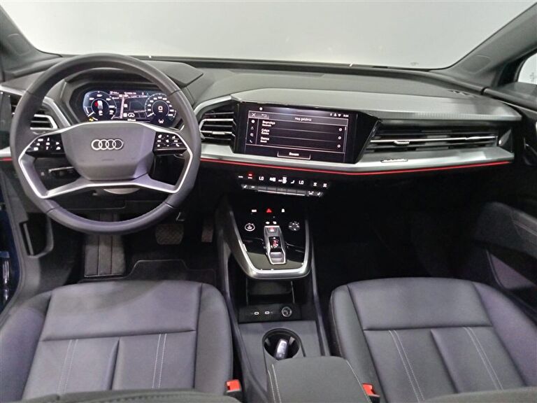 AUDI Q4