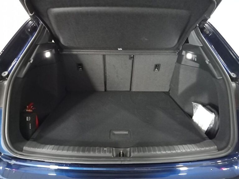AUDI Q4