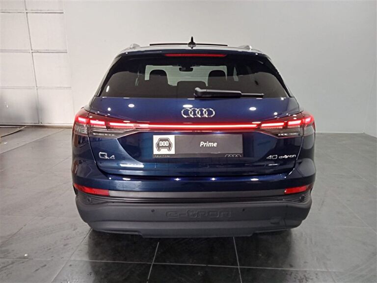 AUDI Q4