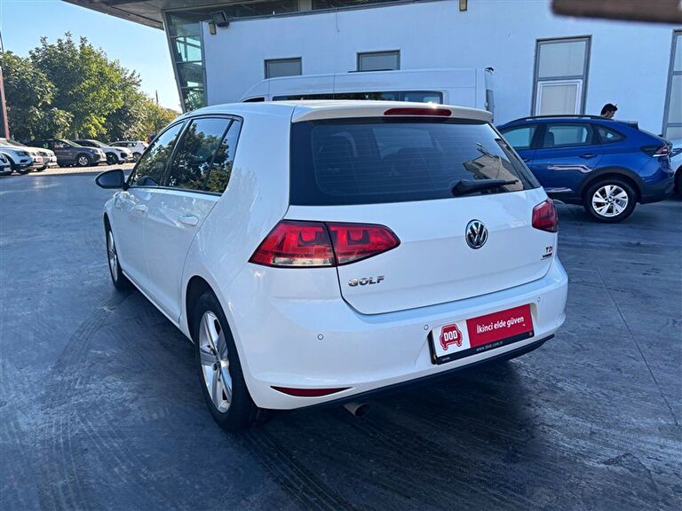 VOLKSWAGEN GOLF