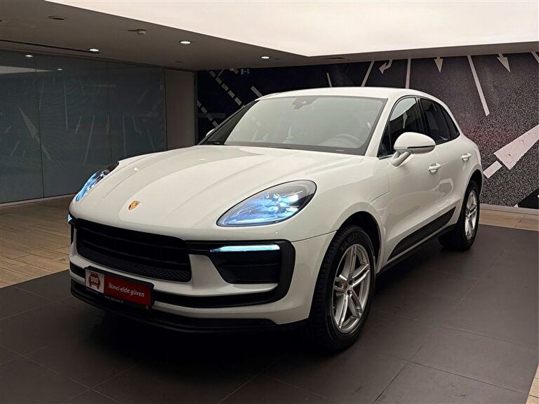 PORSCHE MACAN