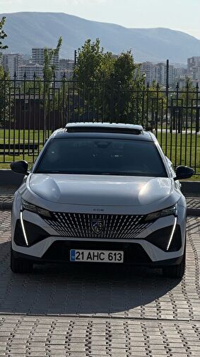 PEUGEOT 408