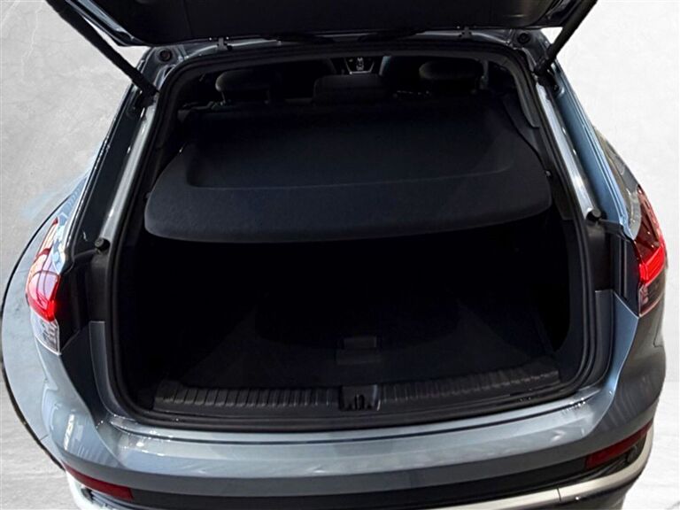 AUDI Q4