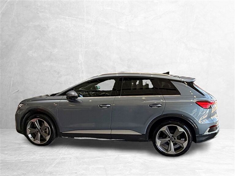 AUDI Q4