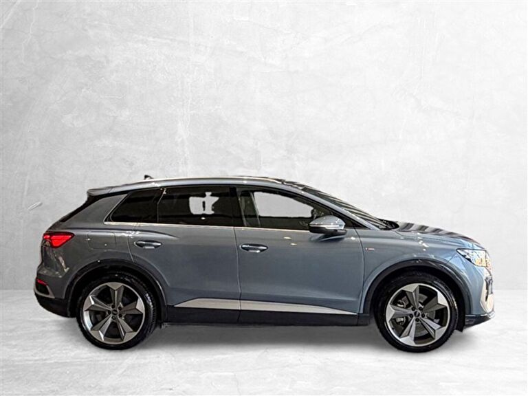 AUDI Q4