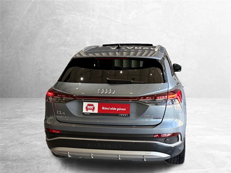AUDI Q4