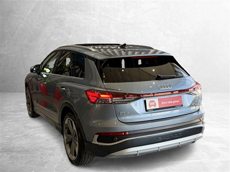 AUDI Q4