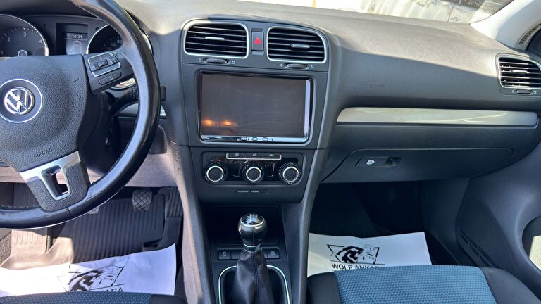 VOLKSWAGEN GOLF