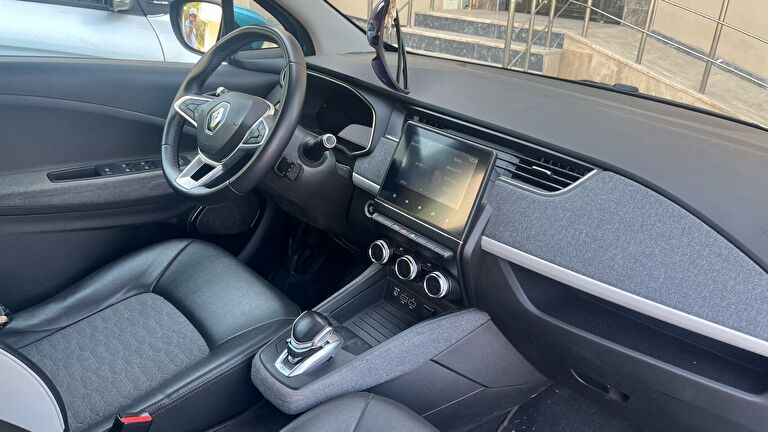 RENAULT ZOE