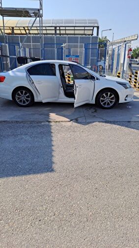 TOYOTA AVENSIS