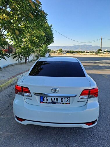 TOYOTA AVENSIS