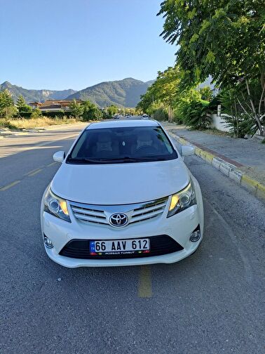TOYOTA AVENSIS
