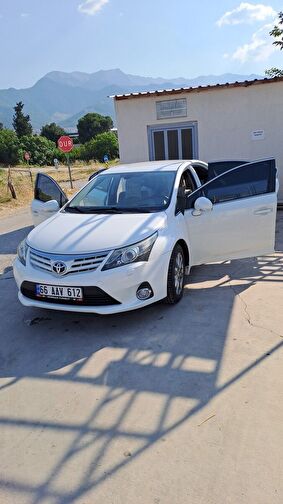 TOYOTA AVENSIS