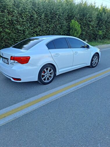 TOYOTA AVENSIS