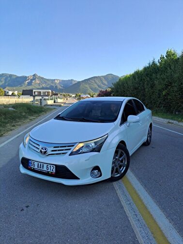 TOYOTA AVENSIS