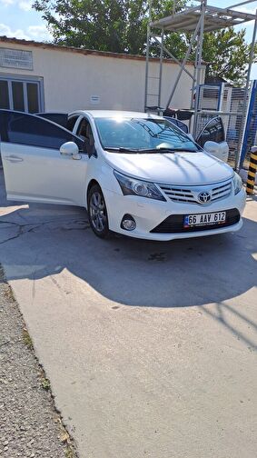 TOYOTA AVENSIS