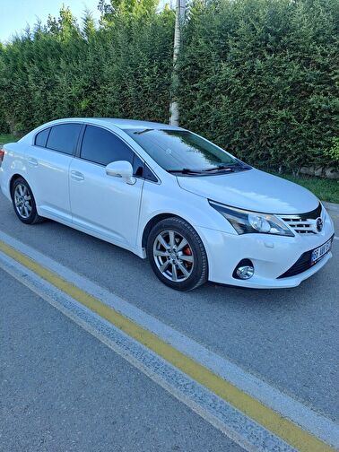 TOYOTA AVENSIS