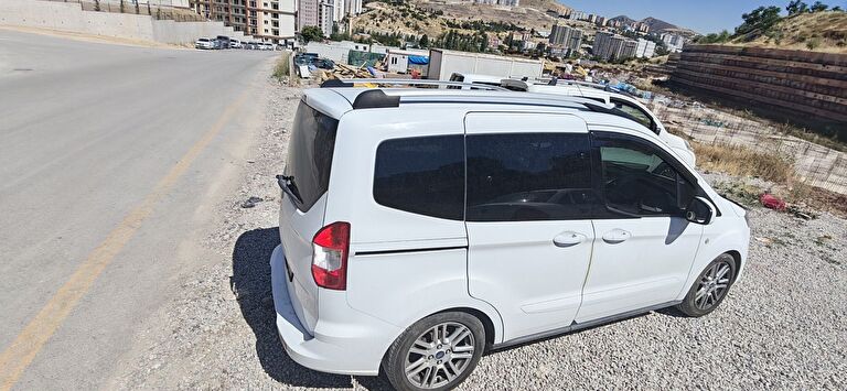 FORD TOURNEO COURIER