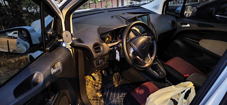 FORD TOURNEO COURIER