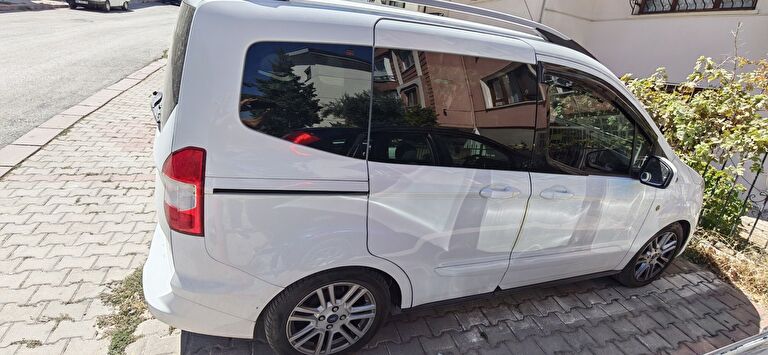 FORD TOURNEO COURIER