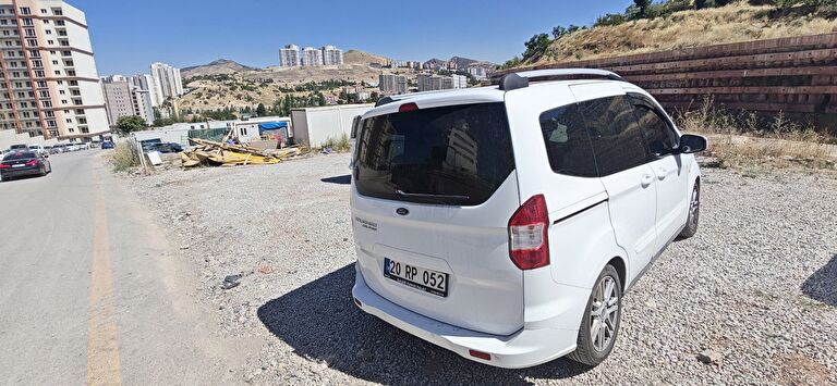 FORD TOURNEO COURIER