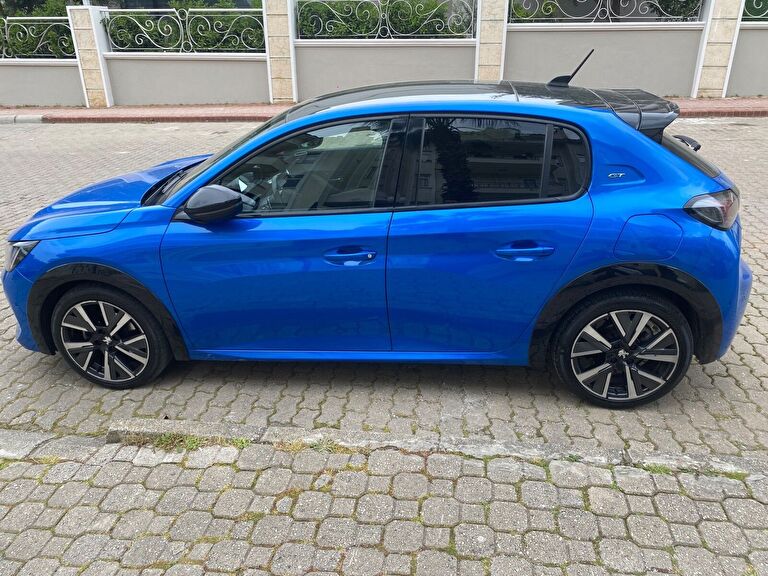 PEUGEOT 208
