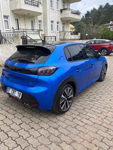 PEUGEOT 208