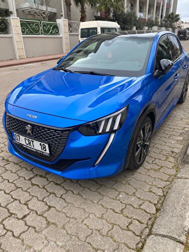 PEUGEOT 208