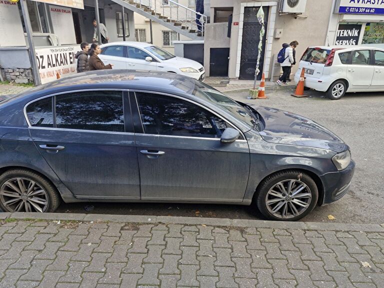 VOLKSWAGEN PASSAT