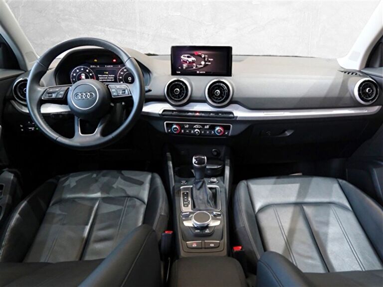 AUDI Q2