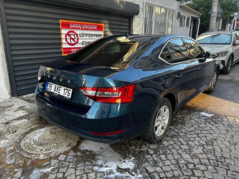 SKODA SUPERB